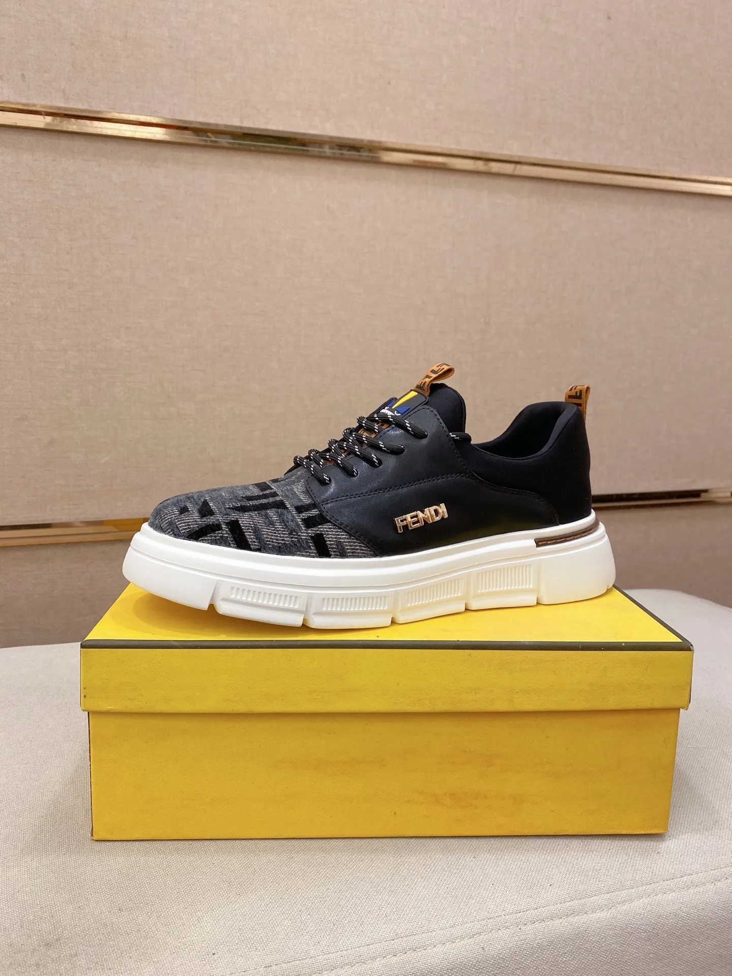 Men's shoes 💰 420💰 (fendi) New style 👊🏻 upper 🇮🇹 imported cowhide fabric 🇩🇪 lining imported sheepskin lining. The original outsole is molded to highlight the identity of every man, and the upper foot is elegant and stable🚶🏻🚶🏻The high-end custom counters reproduce the original version📯No matter the wind or rain, the shoe last remains unchanged and can withstand the verification of time🔍️,🔵 Size: 38-44